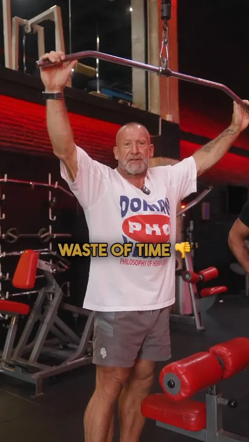 dynutrition.ro ad: Why Dorian recommends underhand pulldowns to build the lats.